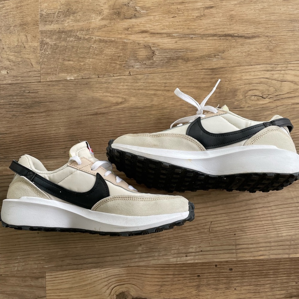 Nike waffle debut shoes